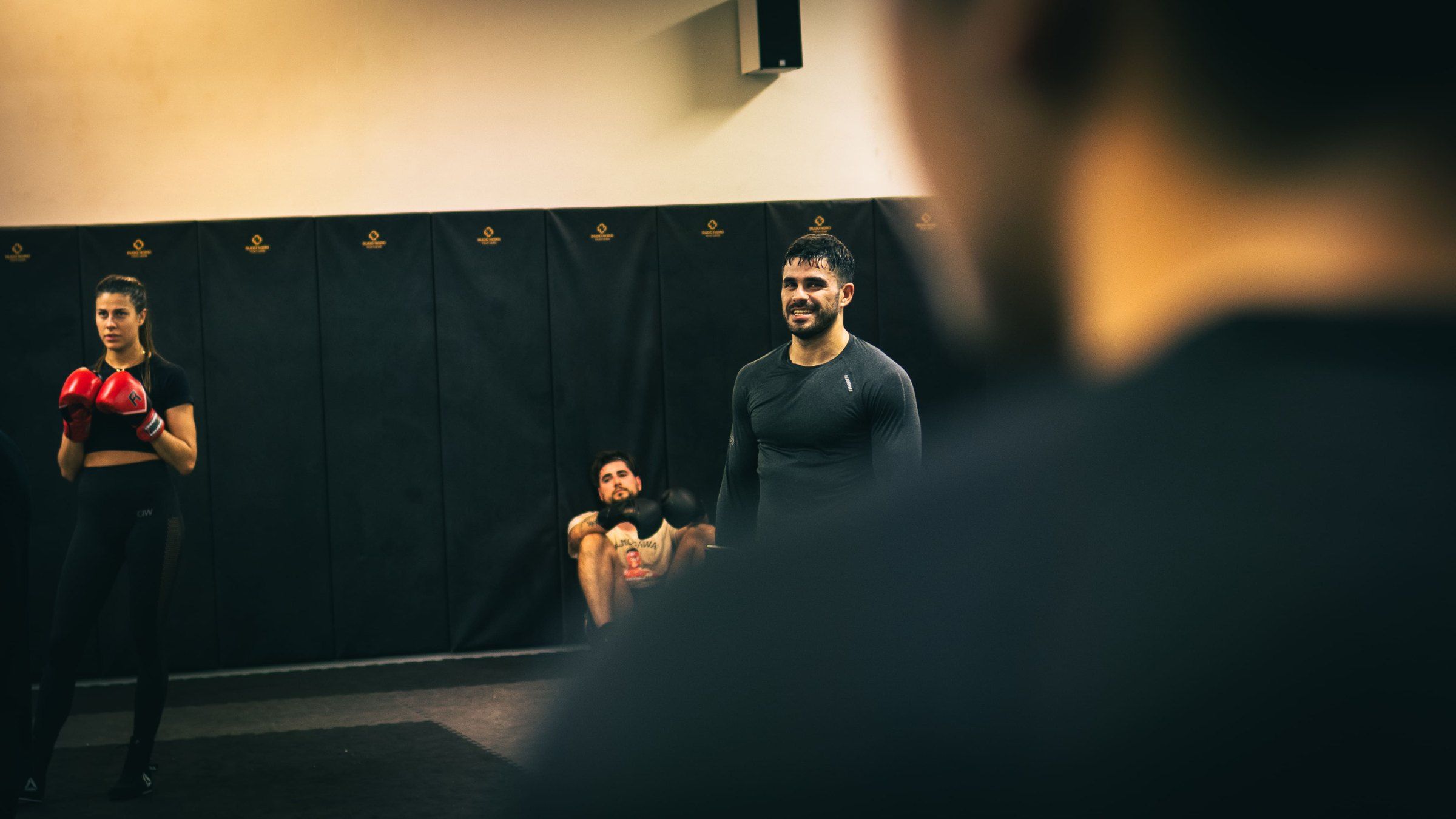Coach och boxare tränar en-till-en